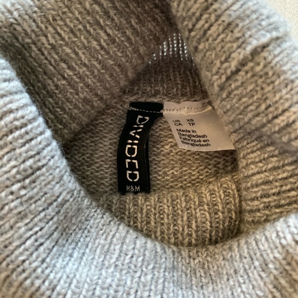 Grey turtle neck sweater - Picture 2 of 2